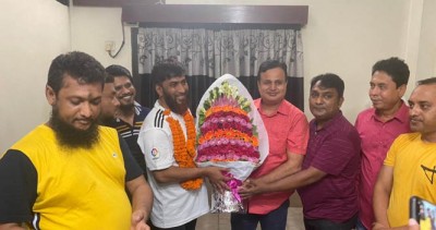 সদ্য কারামুক্ত ছাত্রদল নেতা ইসাহাক সরকারকে এমপি মোশারফের ফুলেল শুভেচ্ছা সদ্য কারামুক্ত ছাত্রদল নেতা ইসাহাক সরকারকে এমপি মোশারফের ফুলেল শুভেচ্ছা